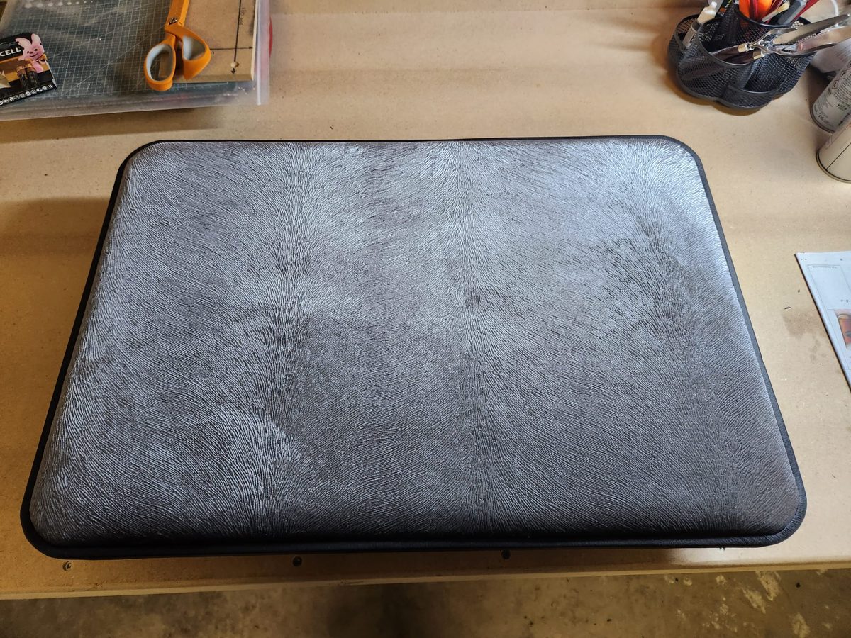 Silver shimmer textured mat